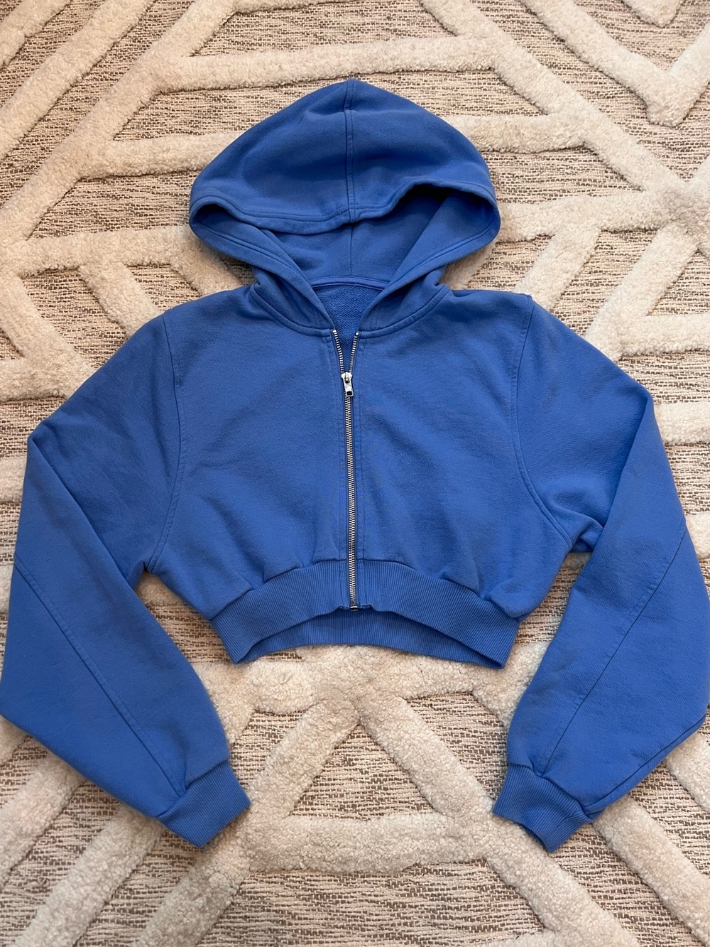 ALO Yoga Sweet Escape Cropped Hoodie in Crystal Clear Blue XS
